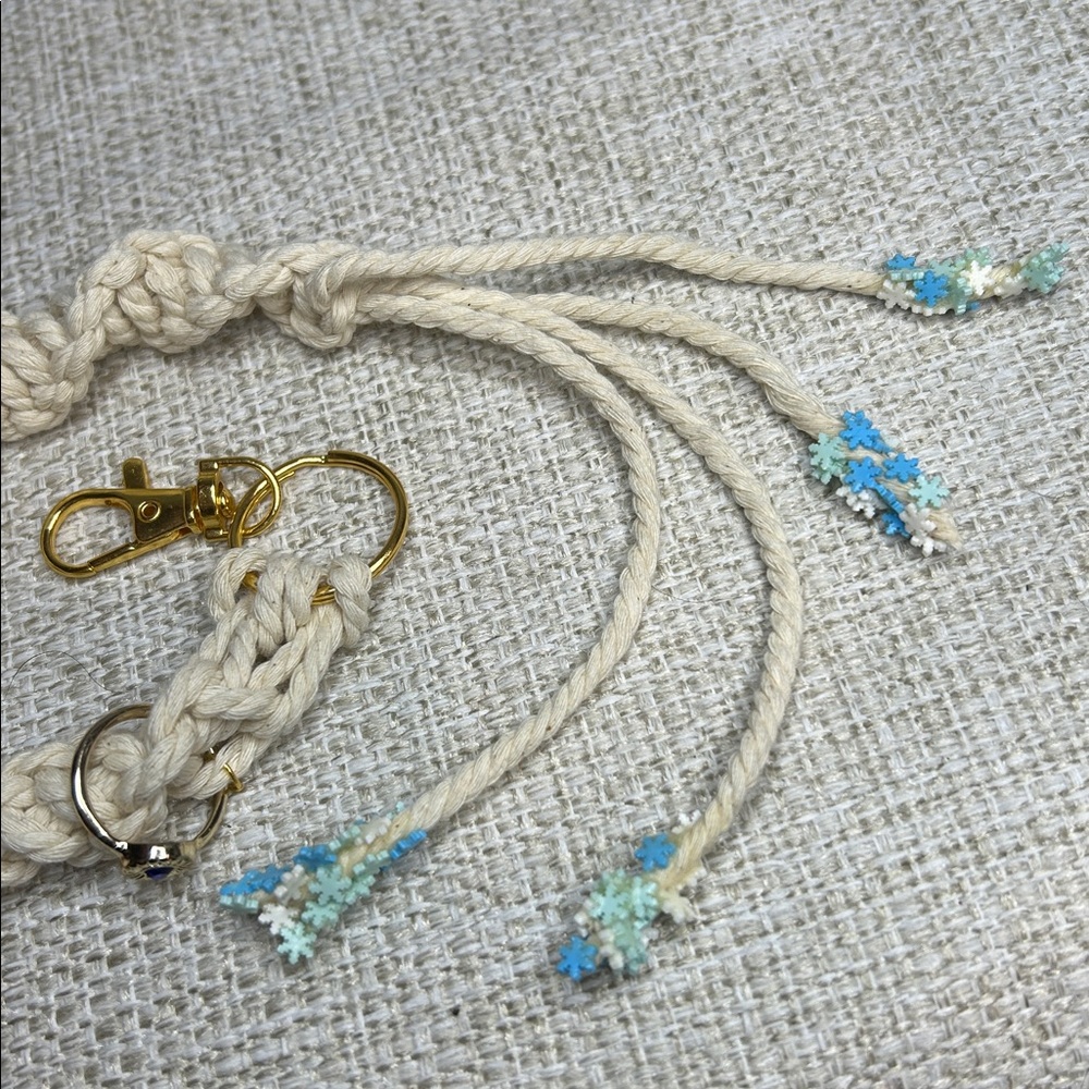Handmade Macrame Frozen Key Chain - Picture 13 of 14
